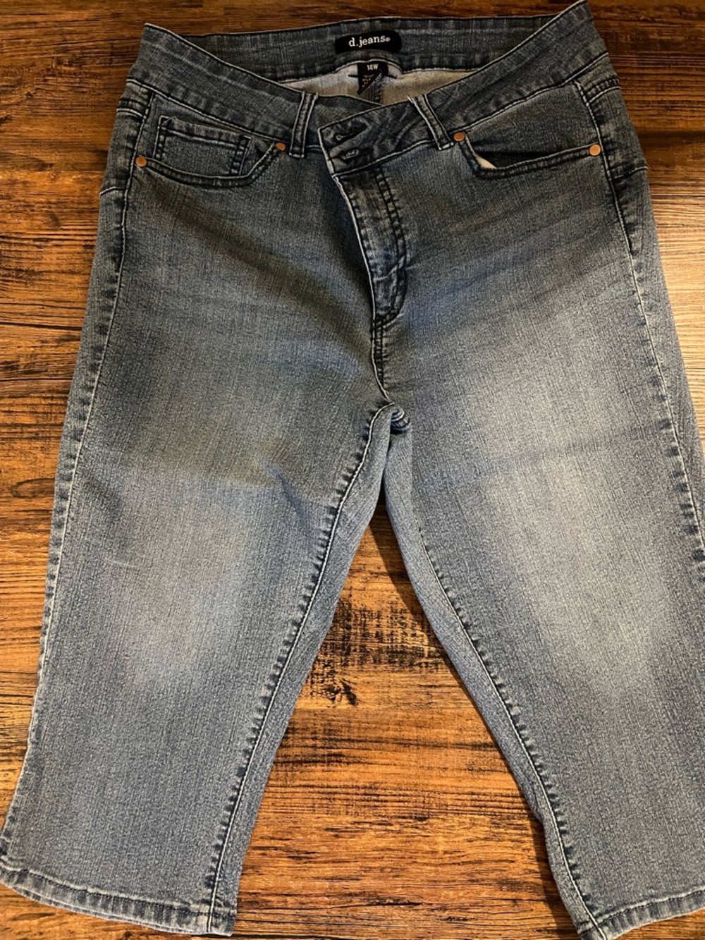 d. jeans Women’s Light Gray Slim Capri Jeans